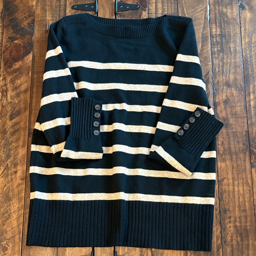 LOFT Men's Black and Cream Striped Crewneck Sweater
